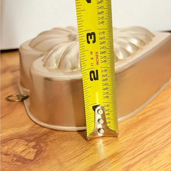 Heart-Shaped Baking Mold Cake Tin Vintage - Picture 5 of 6